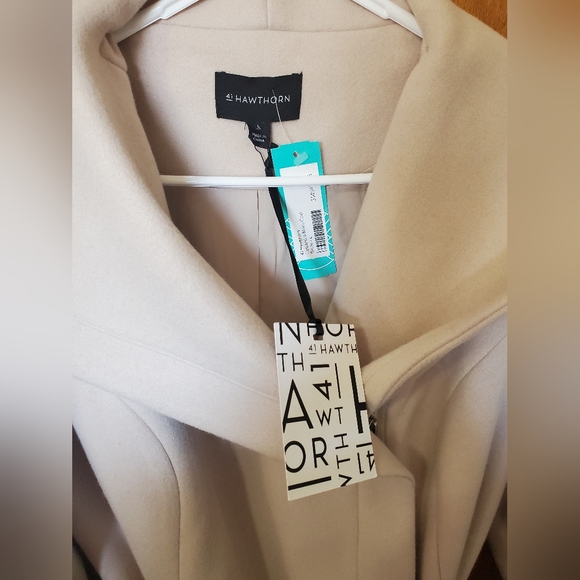 41 Hawthorn Elegant Cream Belted Women's Coat New With Tags! - Picture 2 of 5